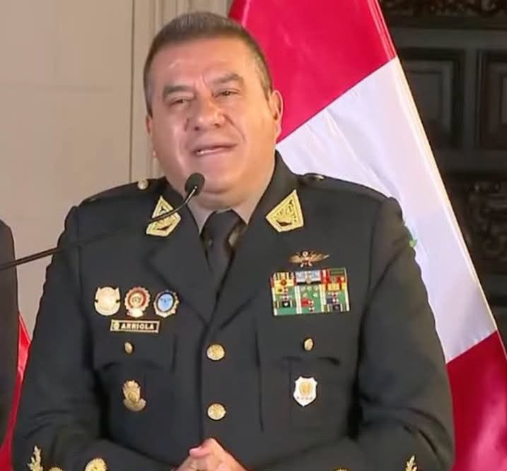 Comandante General de la Policía Nacional del Perú, Óscar Manuel Arriola ¡Renuncio!